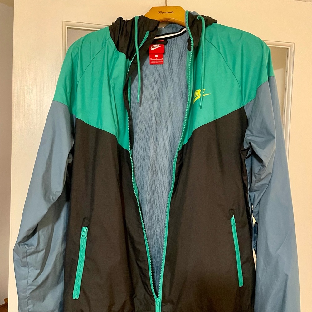 Nike Windrunner Chevron Jacket w. Hood